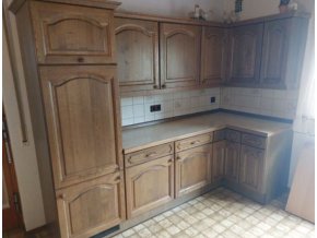 Selská dubová linka s jídelním koutem a spotřebiči