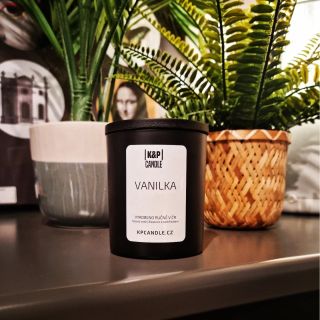 Vanilka, koření sladké kuchyně, které zná každý🖤. Příjemná a nasládlá vůně s dotekem smetany, která prohřeje stále chladné...