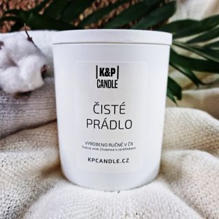 Svíčka s vůní čerstvě vypraného prádla 🤍. Kupte na eshopu kpcandle.cz ❄️. A po dohoření si můžete za skvělou cenu dokoupit...