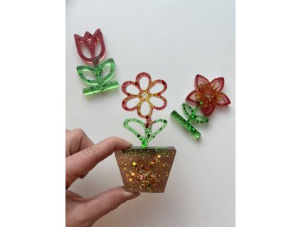 Květiny s květináčem