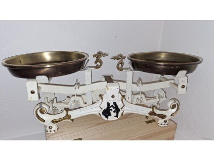 starožitné miskové váhy 5kg, bílé Rokoko