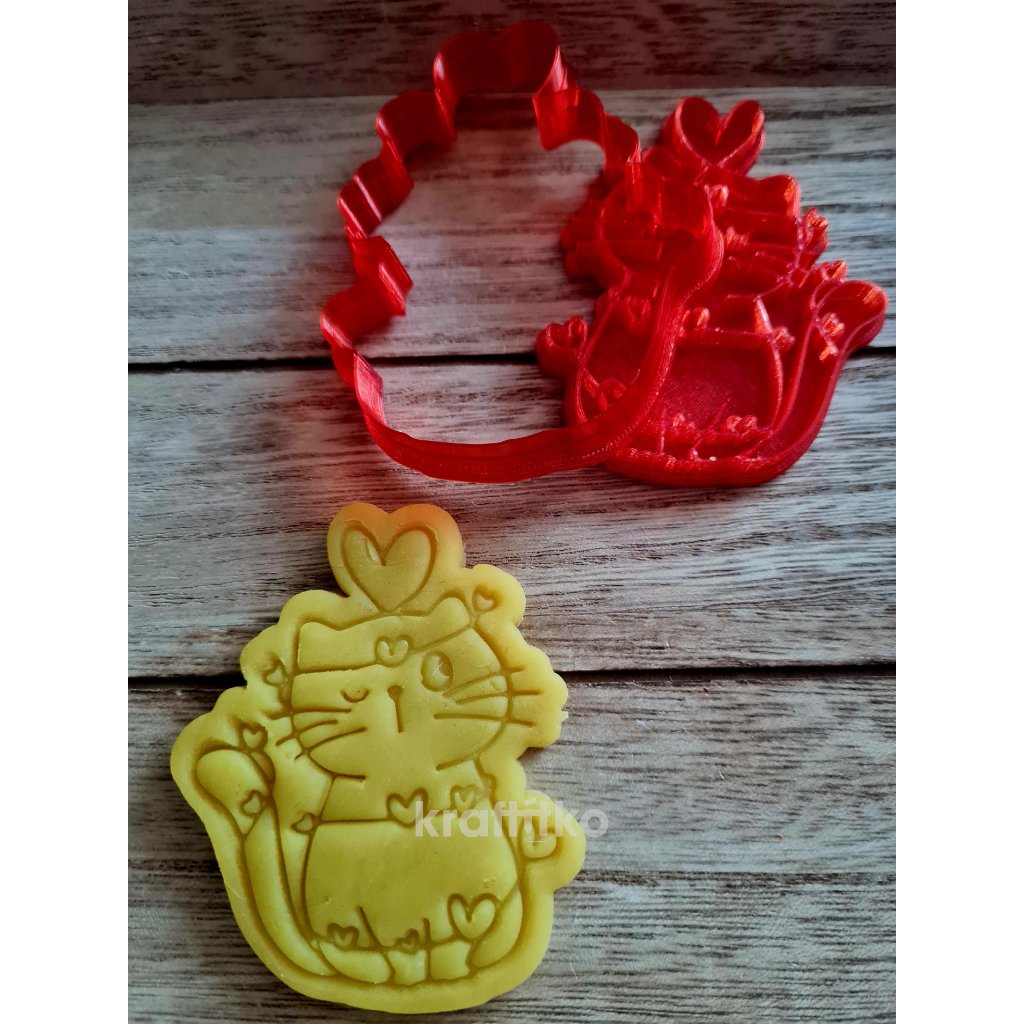 Kočka  se srdíčky č.4 - vykrajovátko 2v1 (Velikost 11 cm)