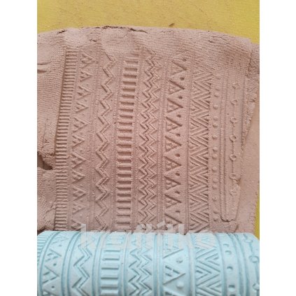 Váleček reliéfní -  etno vzor (Velikost 10 cm)