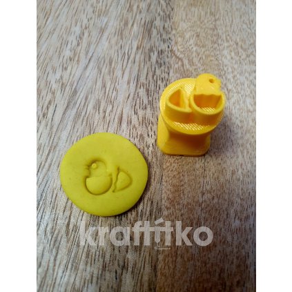 2214 kure ve skorapce zboku razitko