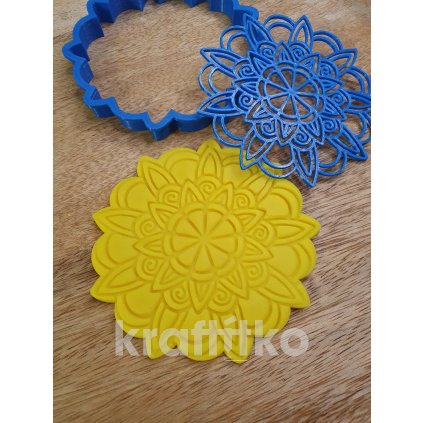 Mandala květ č.2 - vykrajovátko s vnitřkem (Velikost 12 cm)