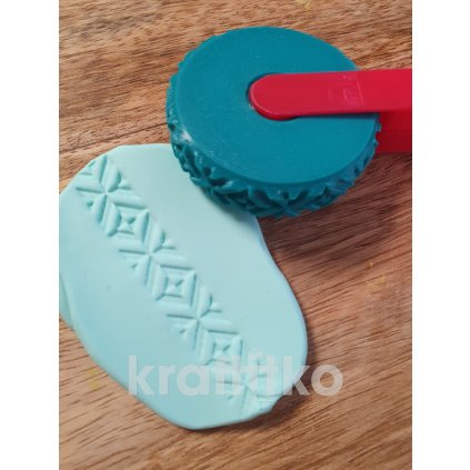 2541 drzak na valecek reliefni 50 x 14mm