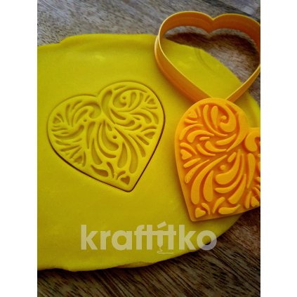 Srdíčko reliéfní č.1 - vykrajovátko  2v1 (Velikost 10 cm)
