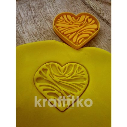 Srdíčko reliéfní č. 3 - vykrajovátko  2v1 (Velikost 10 cm)