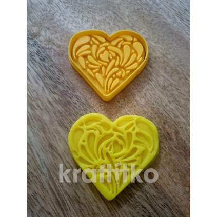 Srdíčko reliéfní č. 5 - vykrajovátko  2v1 (Velikost 10 cm)