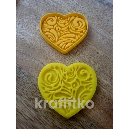 Srdíčko reliéfní č. 6 - vykrajovátko  2v1 (Velikost 10 cm)