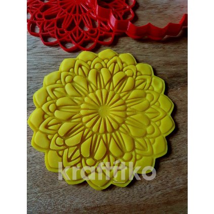 Mandala květ č.3 - vykrajovátko s vnitřkem (Velikost 12 cm)