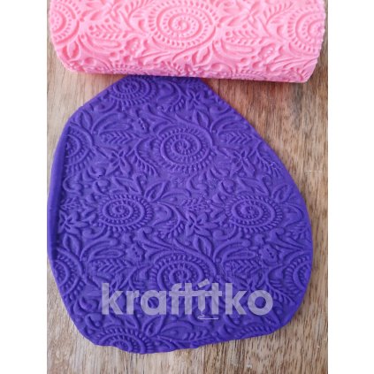 Váleček reliéfní -   etno spirály (Velikost 10 cm)