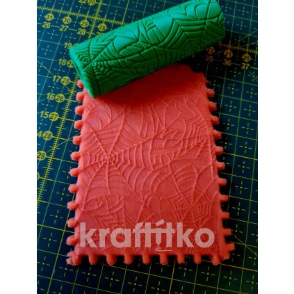 Váleček reliéfní - pavučina (Velikost 10 cm)