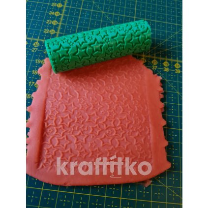 Váleček reliéfní - hvězdičky (Velikost 10 cm)
