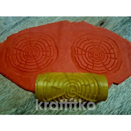 Váleček reliéfní -  dřevo kruh (Velikost 8 cm)