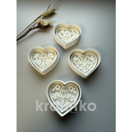 Srdíčka folklorní - 4 ks vykrajovátek 2v1 (Velikost 10 cm)