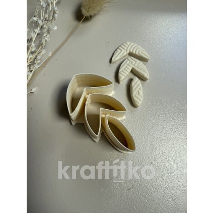 Vykrajovátko na náušnice - lístky závěsné