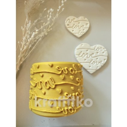 Srdíčkový váleček č.3 s nápisem LOVE (50mm x 40mm)