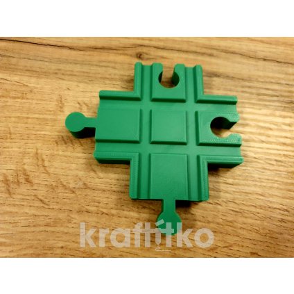 Křižovatka +: speciální křižovatka pro dřevěné vláčkodráhy