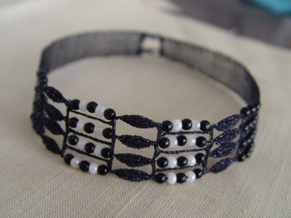 Náhrdelník černý s perličkami - "obojek"