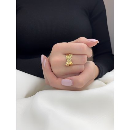 Dámský zlatý prsten vrstvený s kameny