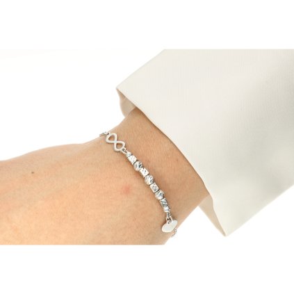 Náramky na ruce 18112025 16