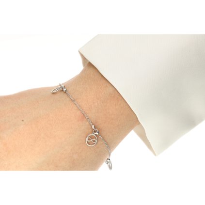 Náramky na ruce 18112025 11