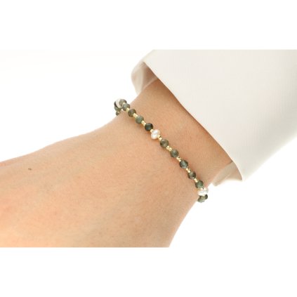 Šnurkove naramky na ruce 21112025 13