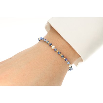 Šnurkove naramky na ruce 21112025 18