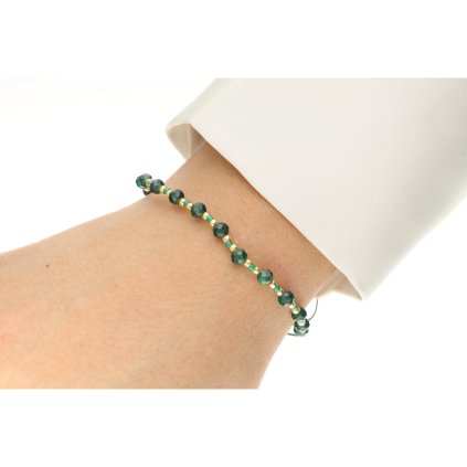 Šnurkove naramky na ruce 21112025 15