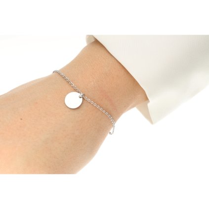 Šnurkove naramky na ruce 21112025 20