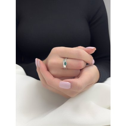 Stříbrný prsten  se zeleným očkem