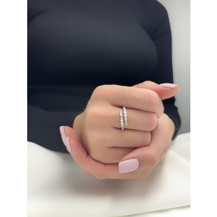 Stříbrný prsten otevřené zirkony