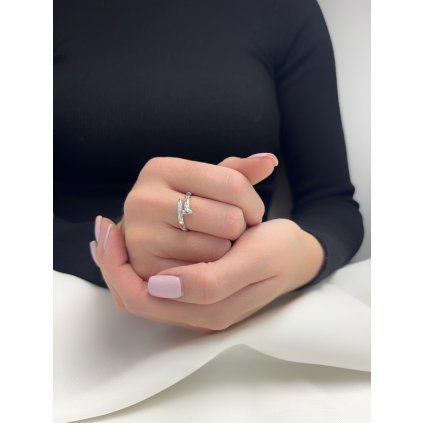 Stříbrný prsten hřebík se zirkony