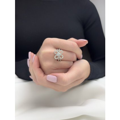 Stříbrný prsten zirkonová květina