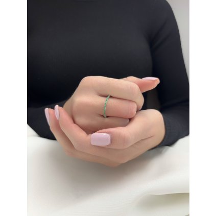 Stříbrný prsten se zelenými zirkony