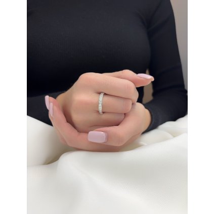 Stříbrný prsten s kulatými zirkony