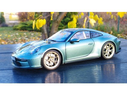 PORSCHE 911 GT3 with  Touring Package 2021 Green