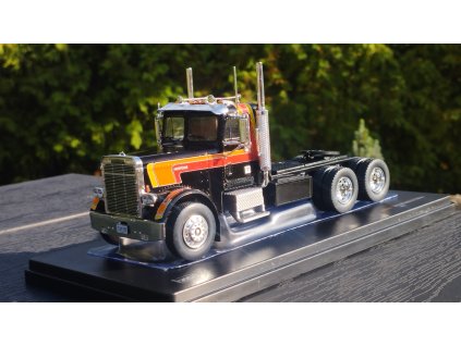 FREIGHTLINER FLC120  64 T  1977 Black