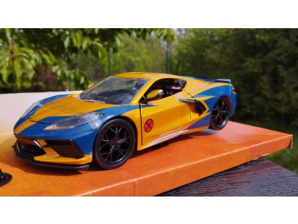 CHEVROLET Corvette Stingray 2020 s figurkou Wolverine 6