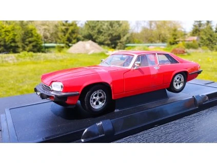 JAGUAR XJS 1975 Red