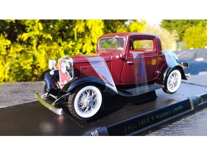 FORD 3-Window Coupe 1932 Dark Plum