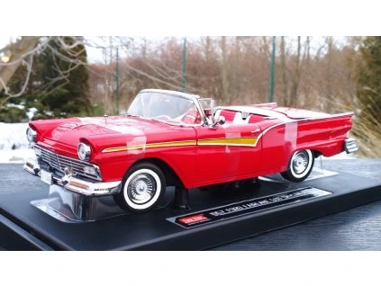FORD Fairline 500 Skyliner 1957 Red