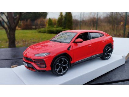 LAMBORGHINI URUS red