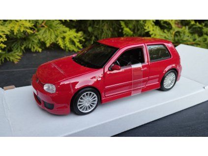 VW Golf IV R32 red