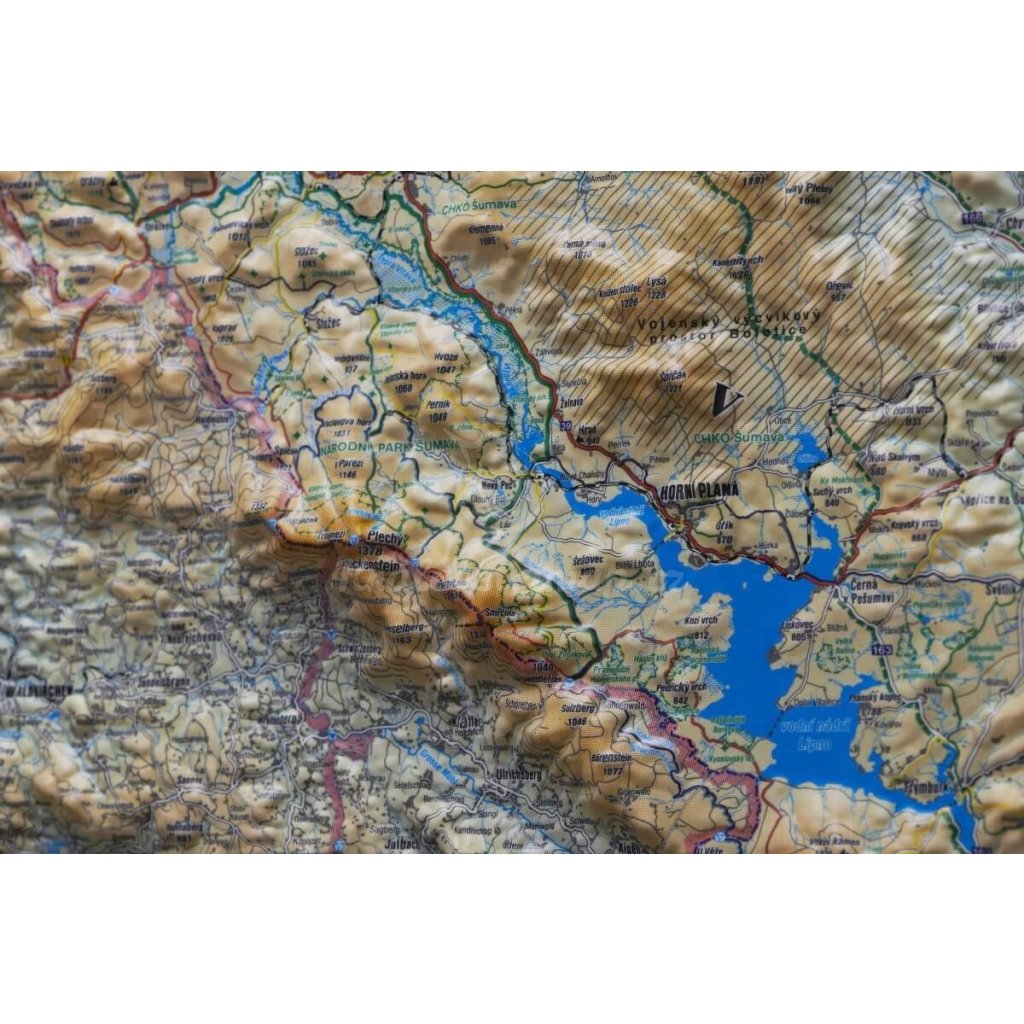 Šumava - nástěnná plastická mapa (Provedení Pinhal tmavý natur, Varianta dřevěný rám)