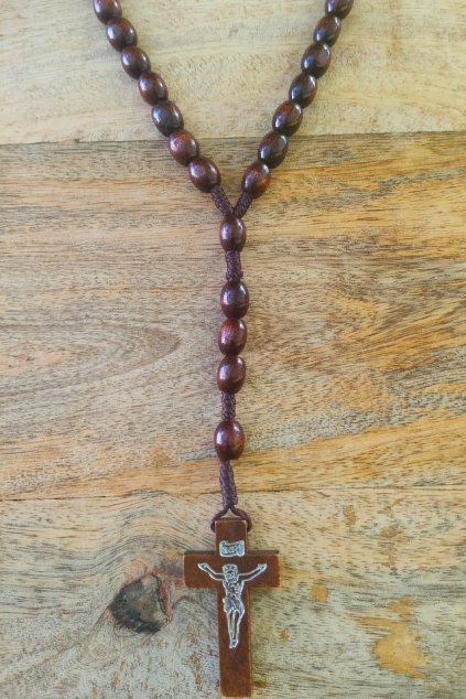 Růženec na provázku s dřevěnými korálky
