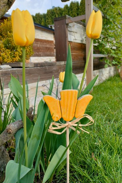 Zápich s keramickým květem narcisu - ruční výroba