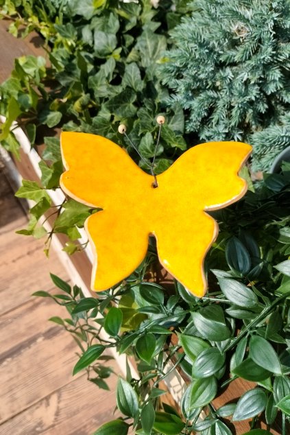 Keramický žlutý motýl - ruční výroba