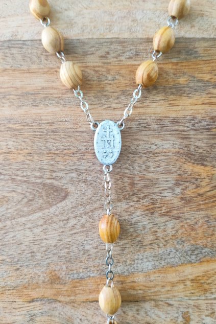 Růženec na stříbře s dřevěnými korálky